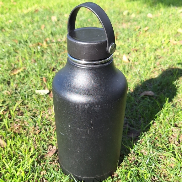 Hydro Flask Black Insulated Bottle 64 Oz. - Picture 8 of 9